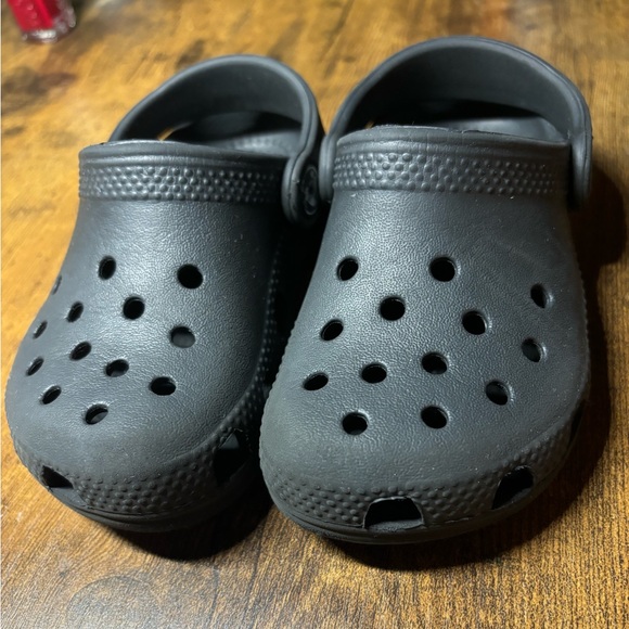 Toddler Crocs Black Size 8 - Picture 2 of 6